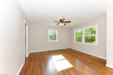 2511 Emerald Dr, Greensboro, NC 27403 - photo 5