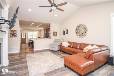 06-Living Room_IMG_8235