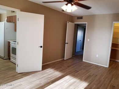 13674 N Garden Court Dr, Sun City, AZ 85351 - photo 5