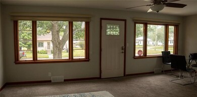 517 W 5th St S, Newton, IA 50208 - photo 7