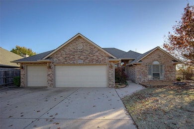 8012 NW 67th Place, Warr Acres, OK 73132 - photo 4