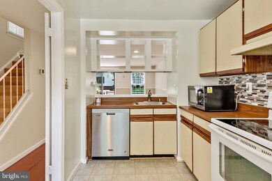 20500 Strath Haven Dr, Montgomery Village, MD 20886 - photo 5