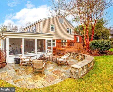 8518 Doyle Dr, Alexandria, VA 22308 - photo 4