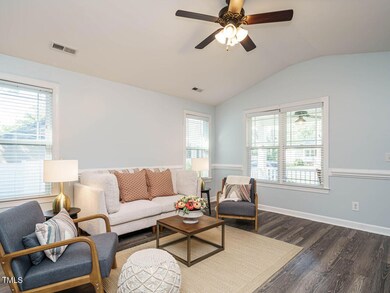 006-1280x960-living-room