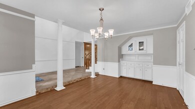 Built-ins in the dining room