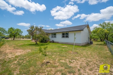 10561 Twin Lakes Ln, San Angelo, TX 76904 - photo 6