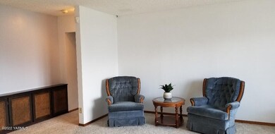 Spacious living room