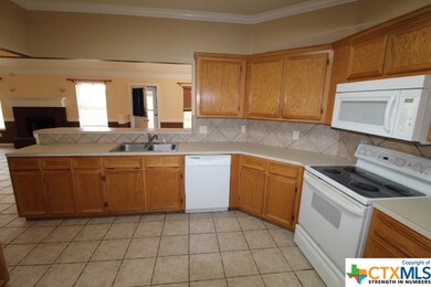 1035 Bluebonnet Dr, Copperas Cove, TX 76522 - photo 6