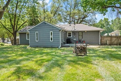 907 NW B St, Blue Springs, MO 64015 - photo 4
