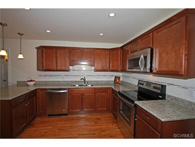 Brand new kitchen! New cabinets, granite counter t