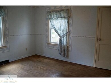 217 W Berry Ave, Lansing, MI 48910 - photo 6