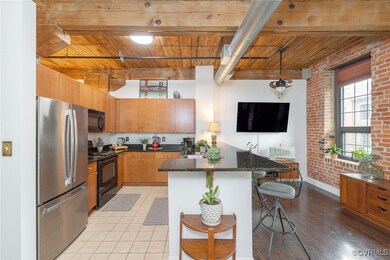 Well designed and equipped kitchen with tons of co