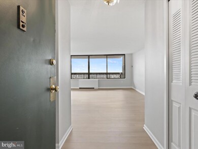 Skyline Plaza unit 2013S, Baileys Crossroads, VA 22041 - photo 5