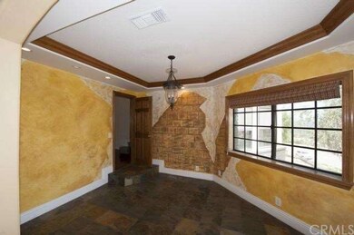Sitting room to the right of entry