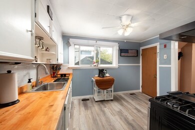 19 Mount Vernon St, Saugus, MA 01906 - photo 7