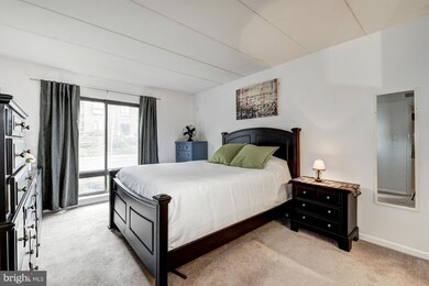 124 Roberts Ln unit 200, Alexandria, VA 22314 - photo 4