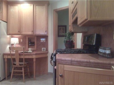 Kitchen CUSTOM DESIGNED KITCHEN INCLUDES STAINLESS