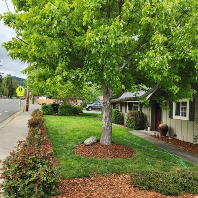 1399 NW Highland Ave, Grants Pass, OR 97526 - photo 2