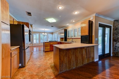Kitchen with a peninsula, freestanding refrigerato