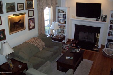 LIVING ROOM W/FIREPLACE