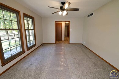 3311 SW Jardine Ct, Topeka, KS 66611 - photo 7