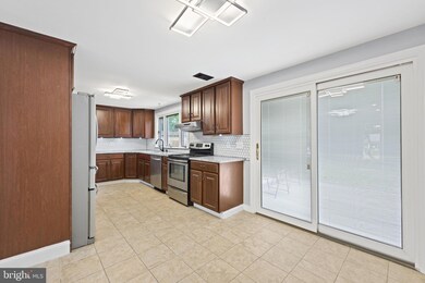 207 S Harrison Rd, Sterling, VA 20164 - photo 3