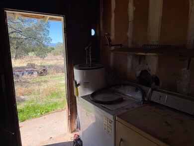 9786 Old Oregon Trail, Redding, CA 96003 - photo 7