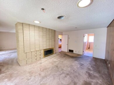 197-363626 -Family room Addtional Angle