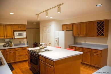 3 Brookhaven Dr, Schenectady, NY 12309 - photo 4