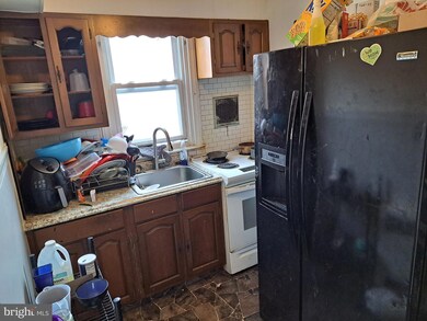 1015 Leiper St, Crum Lynne, PA 19022 - photo 3