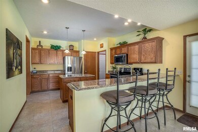 6413 Madison St, Davenport, IA 52806 - photo 6