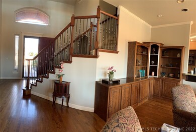 Entry way has 8ft.door