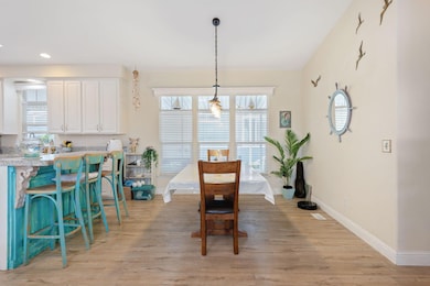 6-web-or-mls-06 - Dining