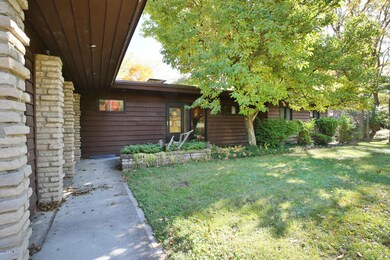 5926 Beechview Dr E, Worthington, OH 43085 - photo 2