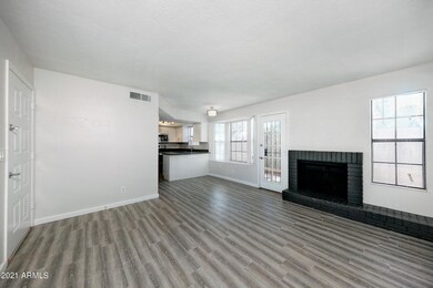 820WUniversityDr5-002