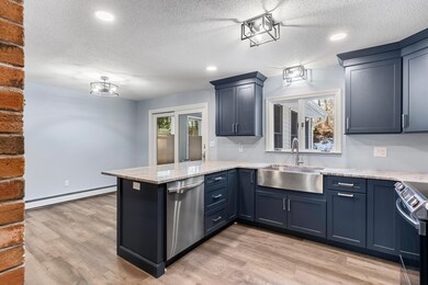 33 Mammoth Rd, Londonderry, NH 03053 - photo 5