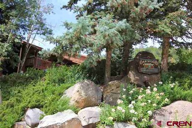Nice neighborhood setting located in town Durango.