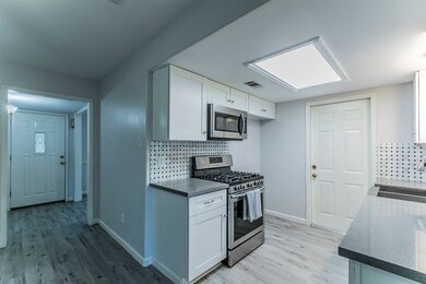 10150 Scotsbrook Dr, Houston, TX 77038 - photo 5