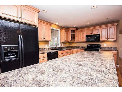 66 Petal Ln, Wakefield, RI 02879 - photo 2