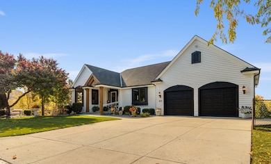 635 W Pierre Ln, Port Washington, WI 53074 - photo 2