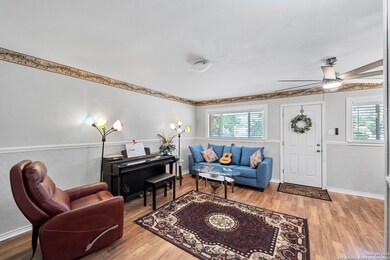 201 W Silver Sands Dr unit 4, San Antonio, TX 78216 - photo 4