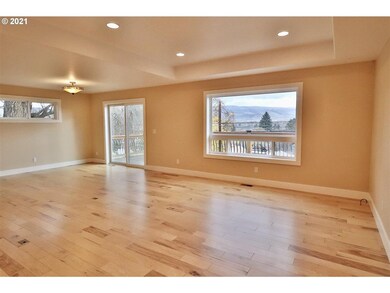 405 W 12th St, the Dalles, OR 97058 - photo 7