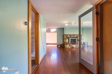 06-Hallway_KC_00258-HDR