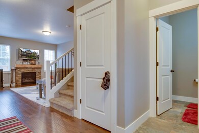 1032 SE Leonel Ln, Bend, OR 97702 - photo 4