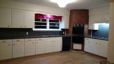 1910 S Wiley Ave, Tyler, TX 75701 - photo 2