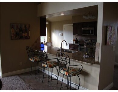 Cafeteria/Kitchen. Eating area at breakfast bar - 