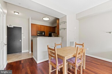 Atlas unit 715, Washington, DC 20037 - photo 6