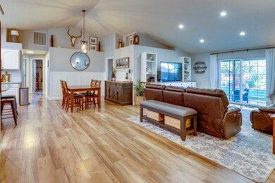2431 SW Reindeer Ave, Redmond-6
