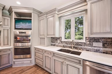15-web-or-mls-W276N1728 Spring Creek Dr-