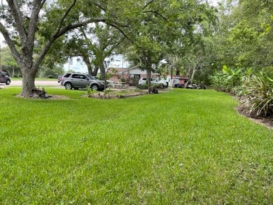 1034 W Highway 6, Alvin, TX 77511 - photo 3